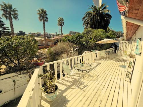 Sophia Hostel Beach House l Coworking, Coliving & Wellness