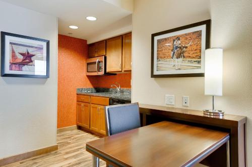 ห้องครัว, Homewood Suites by Hilton Fort Worth-Medical Center in ฟอร์ต เวิร์ธ
