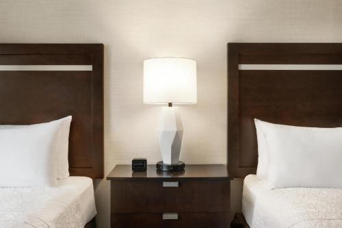 2 queen beds