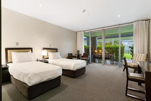2 twin beds