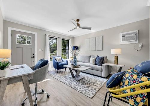 . 15% off! Front porch w/ Wi-Fi & Private Parking