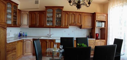 Kitchen, Nyirfa Apartmanhaz in Sarvar