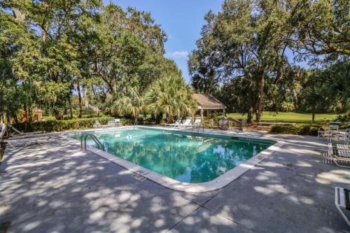 708 Queens Grant - image 2