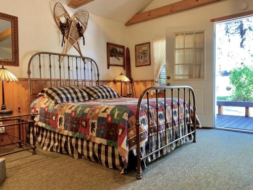 Rustic Cottages in Tahoe Vista (CA)