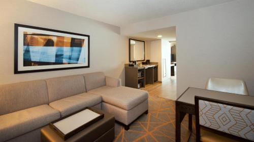 Embassy Suites by Hilton Cincinnati Northeast - Blue Ash - image 36