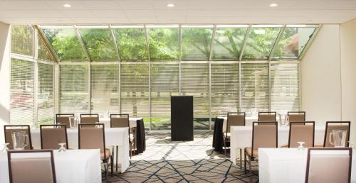 Embassy Suites by Hilton Cincinnati Northeast - Blue Ash - image 23