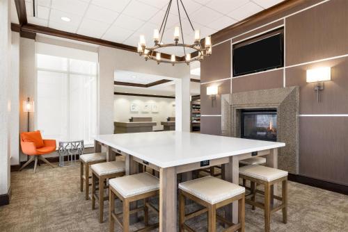 Hilton Garden Inn Dulles North - image 16