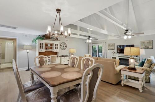 679 Queens Grant - image 3