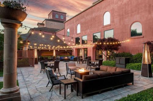 บริการและสิ่งอำนวยความสะดวก, DoubleTree by Hilton Sonoma Wine Country in โรเนิร์ตพาร์ค (CA)