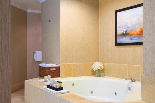 浴室, DoubleTree by Hilton Sonoma Wine Country in 羅內特帕克