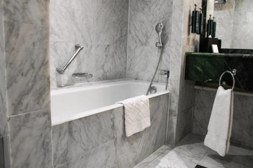 Hilton Brussels Grand Place - image 29