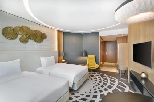 DoubleTree by Hilton Dubai - Business Bay Room Type - Superior Double Room with Two Double Beds