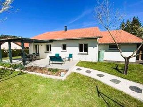 Maison de camp. plain-pied avec jardin, 2 chambres, terrasse couverte, proche Gérardmer et Saint-Dié - FR-1-589-386 gîte à louer Saint-Léonard