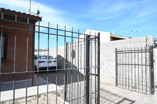 Fuajee, Como en casa in Rawson
