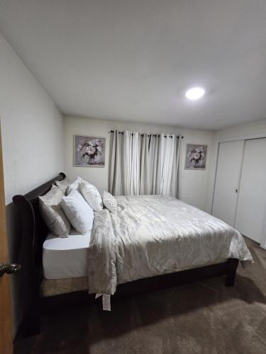 cozy 5bd single -family home in Longmeadow in Springfield (MA)