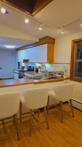 cozy 5bd single -family home in Longmeadow in Springfield (MA)