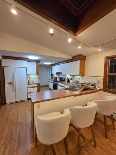 cozy 5bd single -family home in Longmeadow in Springfield (MA)