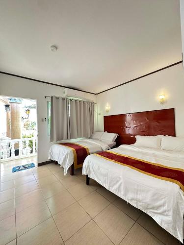 2 queen beds