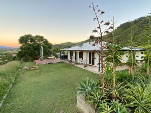 Somerview Cottage - Somerset Dam, QLD in Hazeldean