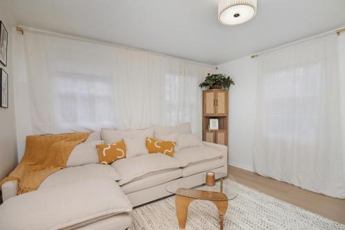Designer 2 Bedroom Apt near Emory in Emory