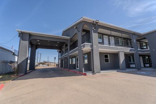 Exterior view, Executive Inn of Arlington, Near AT&T Stadium in Arlington