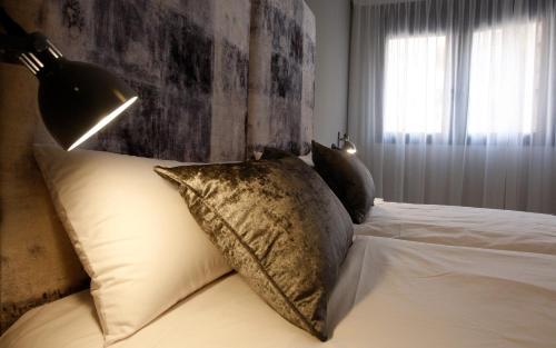 3 bedrooms, 5 beds