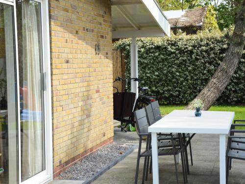 Balcony/terrace, Bungalow in Sint Maartenszee near Beach in Schagen