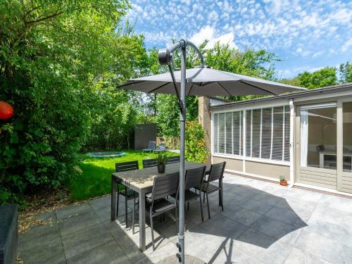 Balcony/terrace, Duinland 197 bungalow in Sint Maartenszee in Schagen