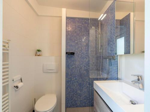 Bathroom, Duinland 197 bungalow in Sint Maartenszee in Schagen
