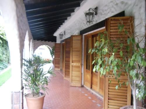 HAUS EDELWEISS, Casa Quinta en Monte Grande, Bs As, EZEIZA AIRPORT, GARDEN, SWIMMING POOL in Monte Grande (Buenos Aires)