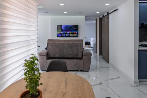 Gallery 305