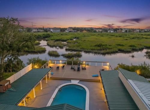 Sunset Hideaway l Pool l Waterfront Deck – khách sạn tại Anastasia