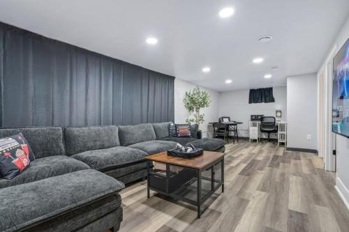 Family Retreat Near MSP & MOA - Yard, Game Room in 里奇菲爾德