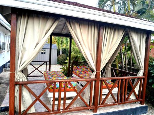 Beachy Cottage I Kitchen I Wi-Fi I Shaded Cabana I Parking in Long Bay