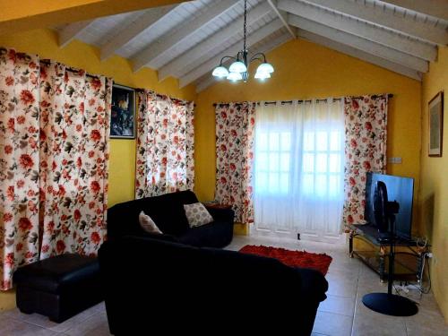 Beachy Cottage I Kitchen I Wi-Fi I Shaded Cabana I Parking in Long Bay