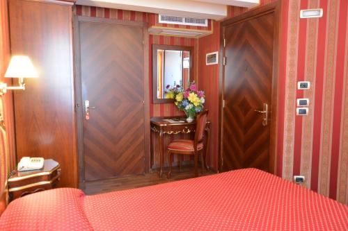 Hotel Città Di Milano - image 6