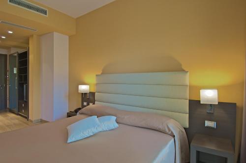 2 twin beds