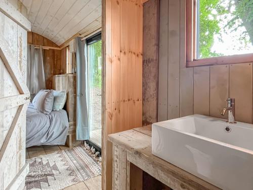 Bathroom, Coastal Views in Cloughton