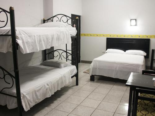 1 double bed, 1 bunk bed