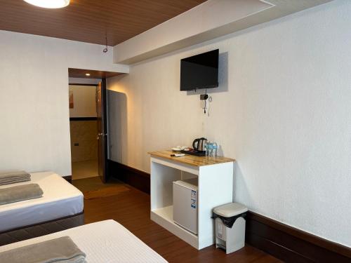 room detail thumbnail 2