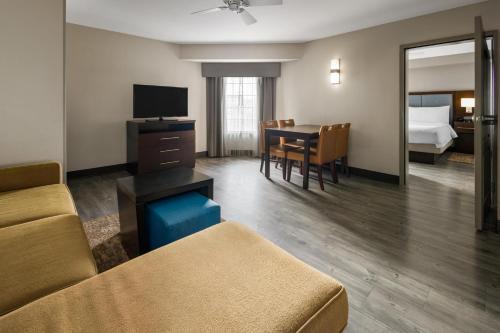 2 bedrooms, 4 beds