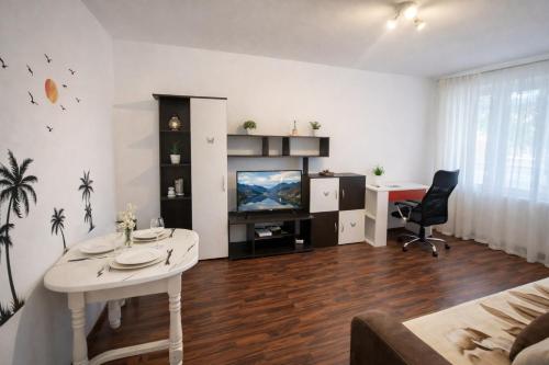 Apartament 50 mp, 2 camere, decomandat, Self check-in 24 h, Pacare in zona, Brasov – khách sạn tại Astra