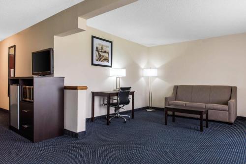 Quality Inn & Suites Anderson I-69 - image 32