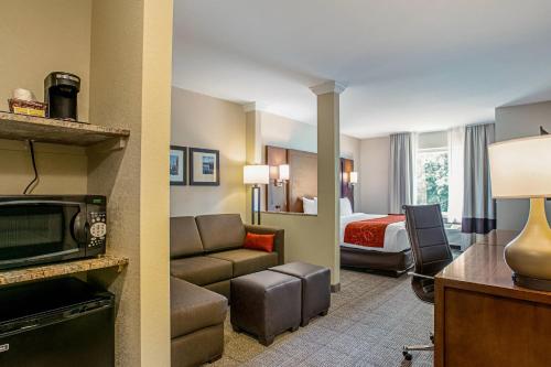 Comfort Suites Fishkill near Interstate 84 in Fishkill, USA