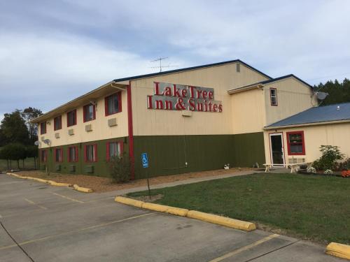 Lake Tree Inn & Suites