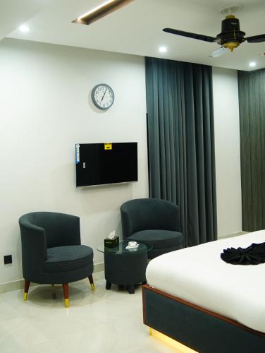 Gold Pine Hotel Mall Road - image 11