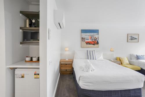 Bay View - The Trio in Lorne