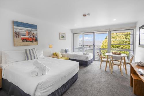 Bay View - The Trio in Lorne