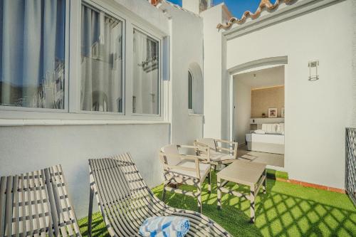 beranda/teres, Beneste Nerja Hostal in Pusat Bandar Nerja