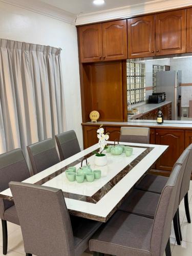 20 Guests sentul kepong Assembly home swimmingpool